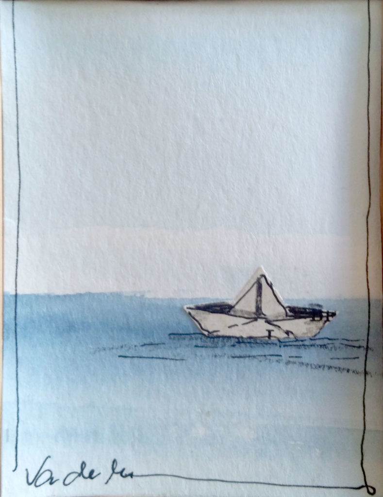 Ein Papier-Falt-Segelboot ins Blau gemalt