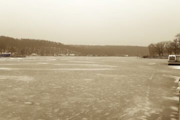 Der zugefrorene Stössensee im Februar 2026